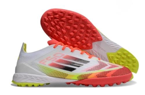 Adidas F50 Pro TF: السرعة والتحكم في الملعب