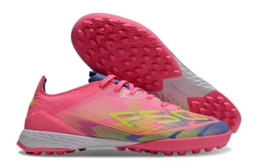 Adidas F50 Pro TF: السرعة والتحكم في الملعب