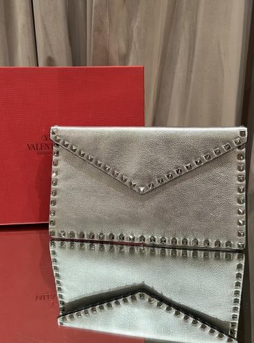 باوتش فالنتين فضي POUCH SILVER VALoENTINO