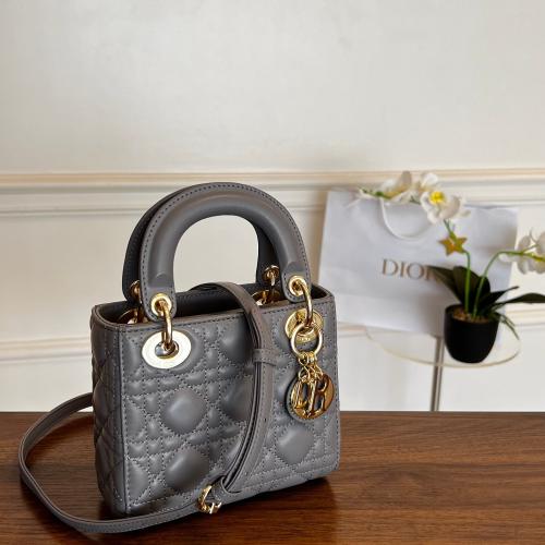 LADY DIOR MINI (17 CM) ليدي ديور ميني مقاس 17 سم
