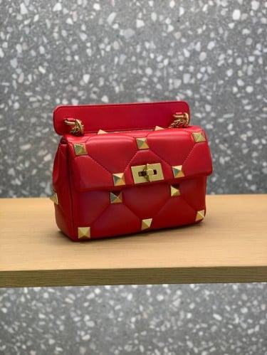 SMALL ROMAN STUD (RED) VALOENTINO فالنتينو