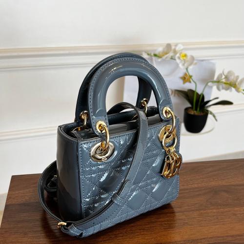 LADY DIOR MINI (17 CM) ليدي ديور ميني مقاس 17 سم