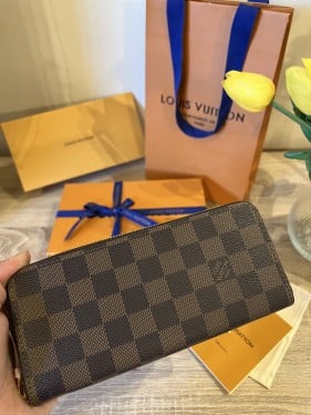 محفظة لويس فيتون LOUIS VIUTTON