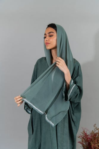 عبايه زيتيه مطرزه من الكم