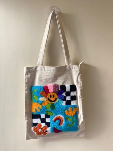 Cheerful tufting totebag