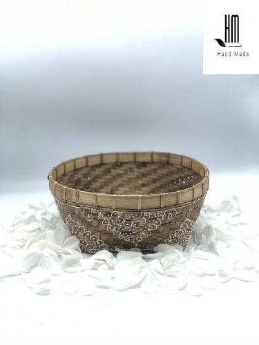 سلة من الخوص الطبيعي ( عرض25 سم ) مرسوم عليها رسم يدوي