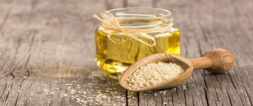 اكتشف فوائد زيت السمسم البلدي: بين التراث والعلوم الحديثة