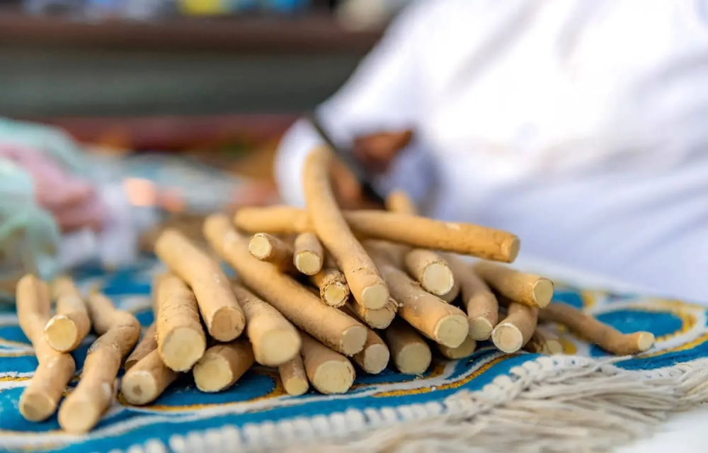 السواك والأطفال: هل هو آمن ومفيد لهم؟