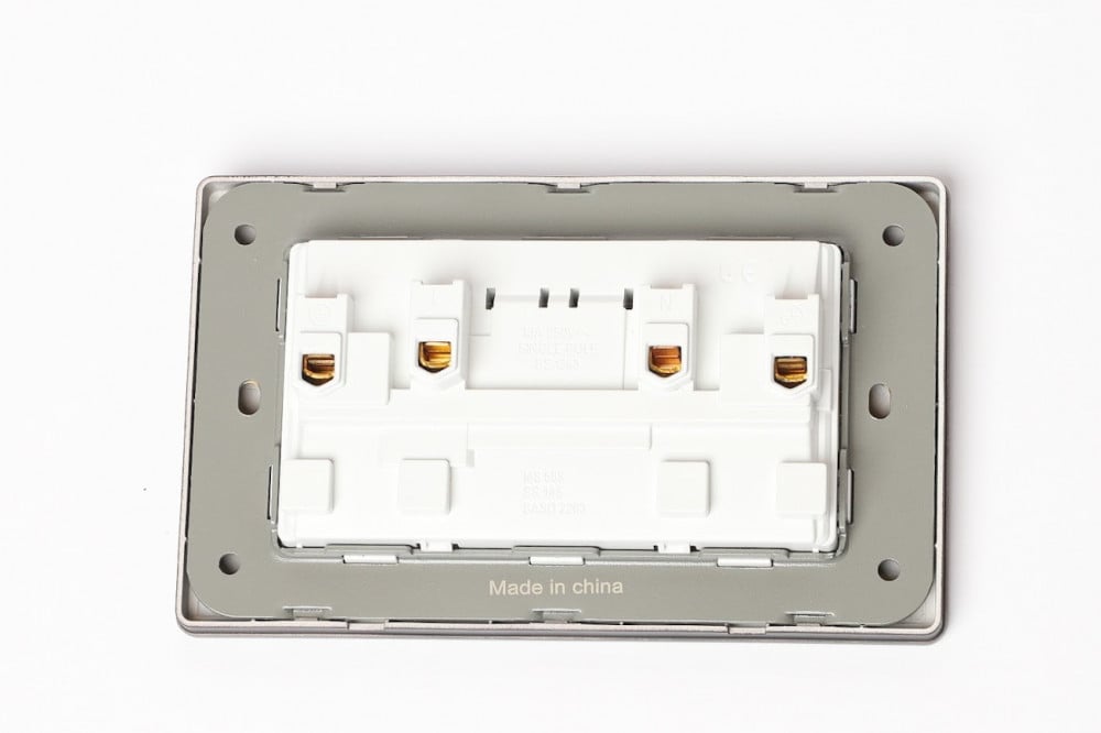 مقبس جداري مجوز دبل 7في14 أبيض لؤلؤي مطفي مودرن