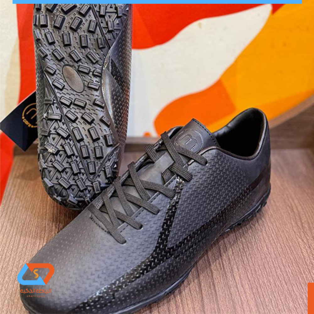 حذاء كرة القدممن متجر الرياضة الذكية