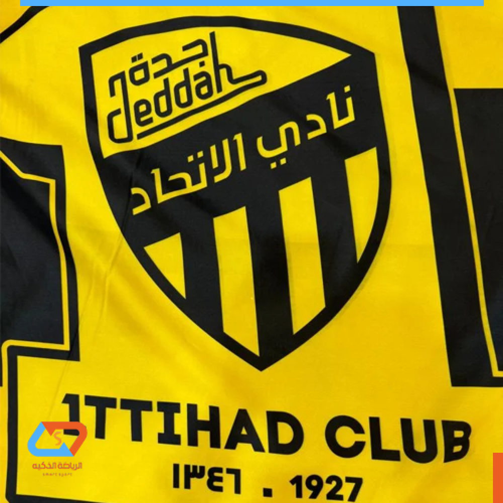 علم نادى الاتحاد السعودى مع شعار كبير