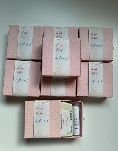 توزيعات صابون لبان الذكر ومرطب شفاه طبيعي مع علبة...