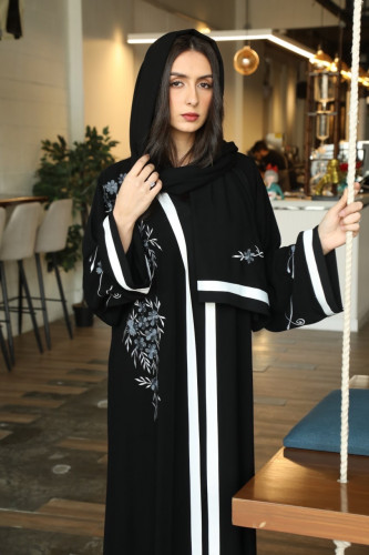 عباية كريب بتطريز صيفي
