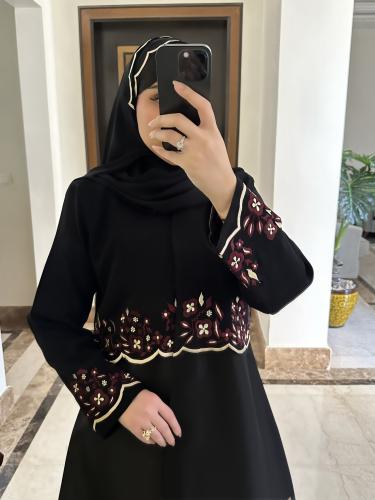 عبايه من التفته الفاخره بالاضافة الى التطريز اليدوي