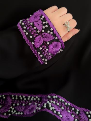 عباية من الكريب الفاخر بالاضافة الى التطريز اليدوي والشك بالؤلؤ الفاخر