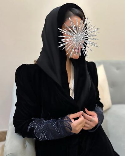 عبايه من المخمل الفاخر بالاضافة الى الدانتيل