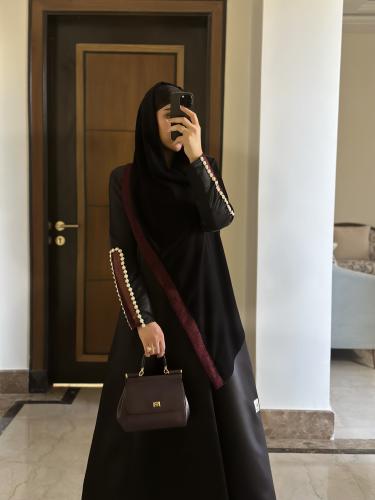 عبايه من التفته الفاخرة بالاضافة الى الشك اليدوي