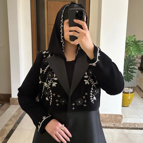 عبايه من التفته والكريب الفاخر بالاضافة الى الشك اليدوي الفاخر . تشمل طرحه مطرزة