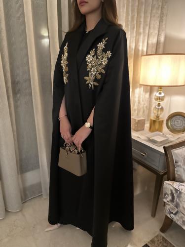 عبايه من التفته الفاخره بالاضافة الى الشك اليدوي تصميم كيب