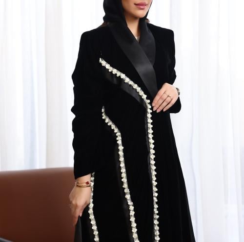 عبايه من المخمل الفاخر والتفته