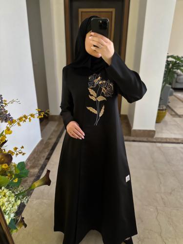 عبايه من التفته الفاخرة بالاضافة الى التطريز اليدوي