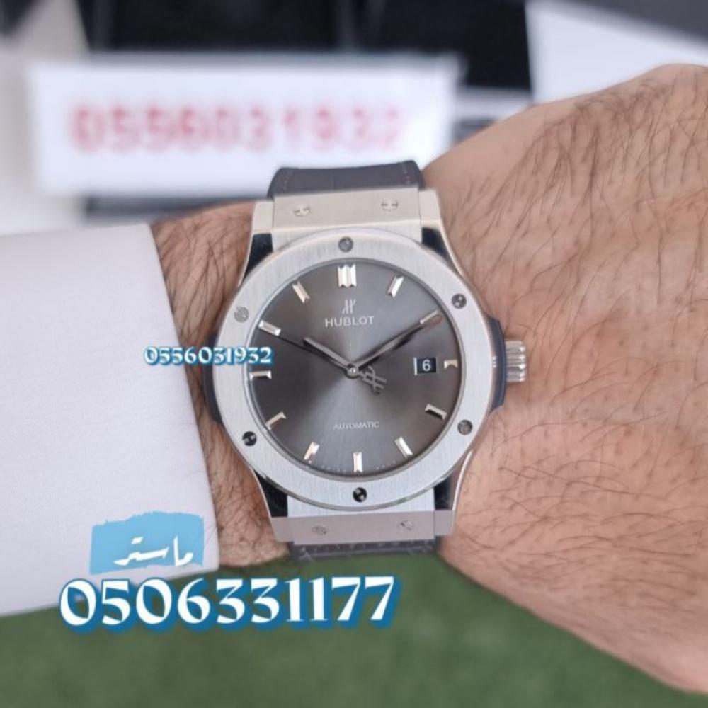 ساعة هوبلت كلاسيك فيوجن بواجهة رمادية وسوار جلدي