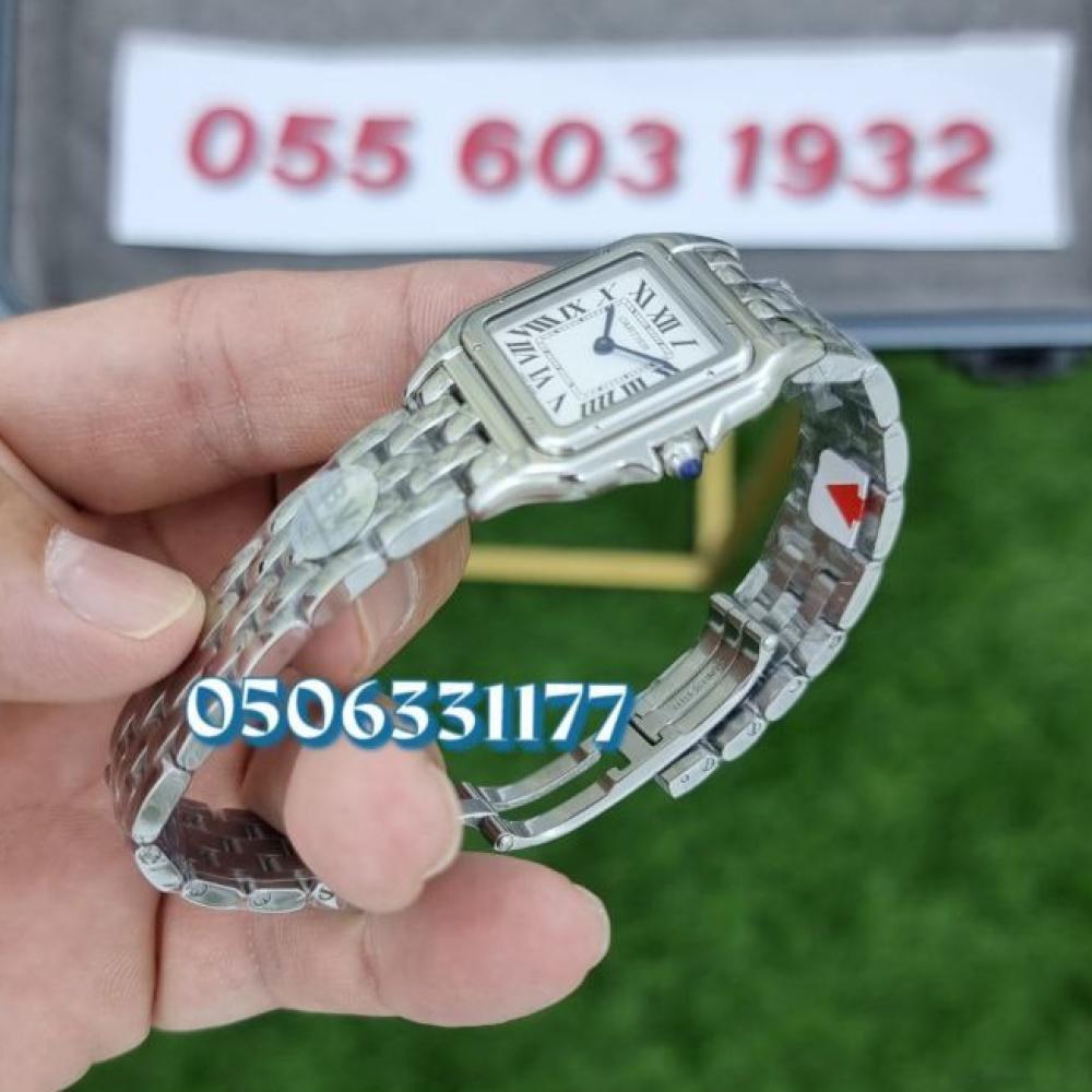 ساعة كارتير بانثر بحجم متوسط وتصميم أنيق