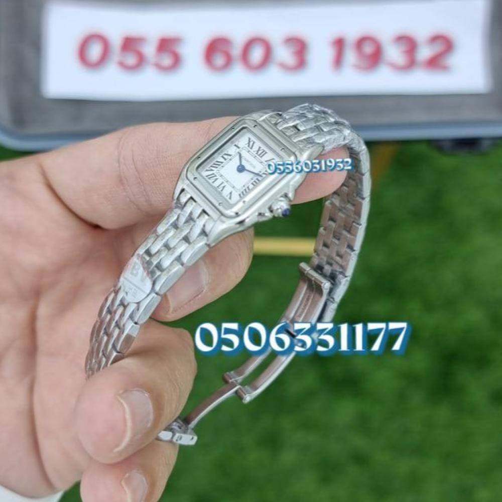 ساعة كارتير بانثر نسائية فضية بحروف لاتينية