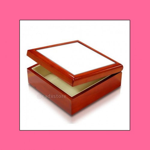 صندوق خشبي (وسط)