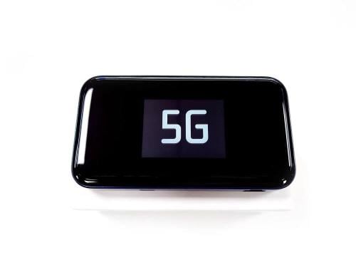 ZTE زد تي اي MU5001 5G واي فاي محمول للسفر يربط 32...