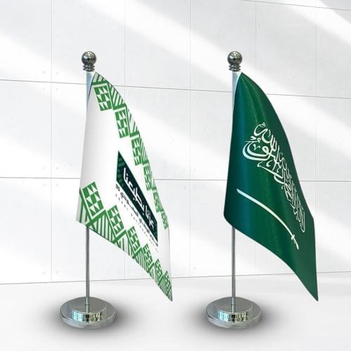 سارية مكتبية مع العلم