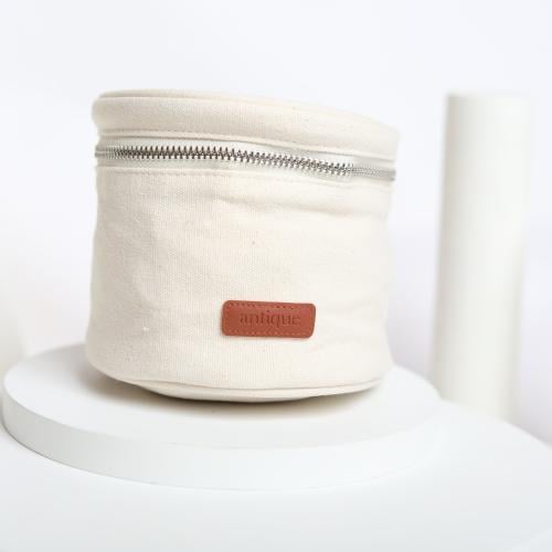 شنطه +محفظتين ( فارغه بدون اي منتجات )