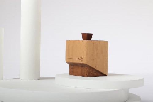 علب العود الخشبي الفاتح