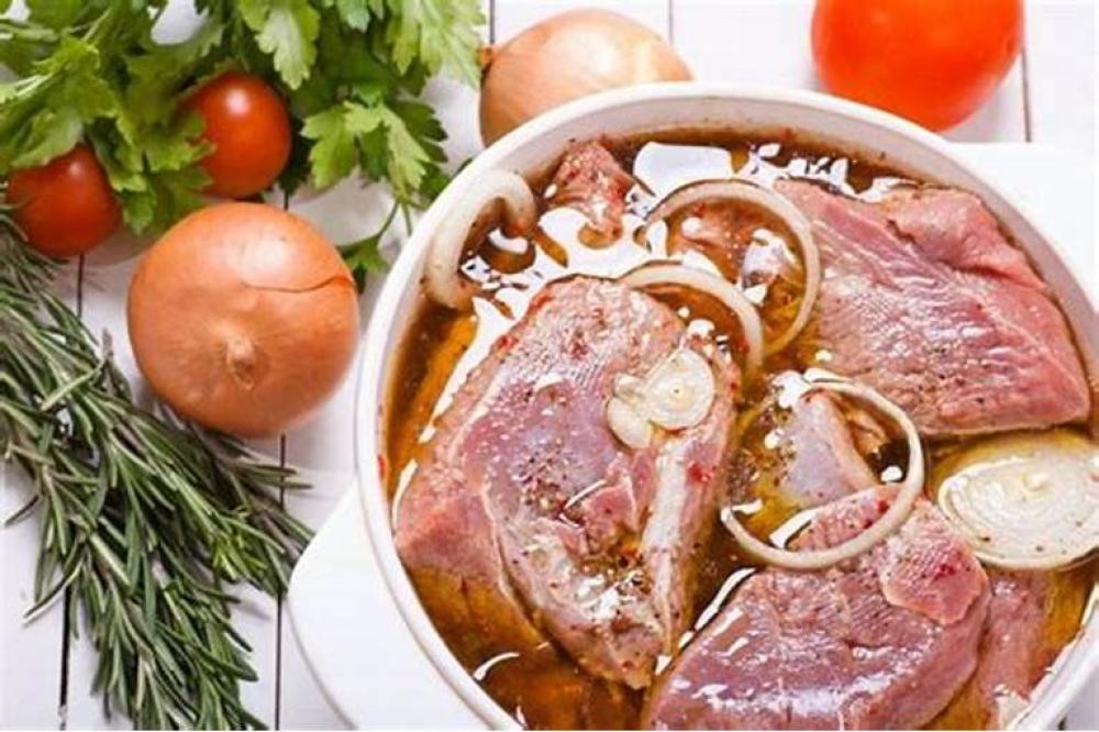 الطهي البطيء للحوم: كيف تحصل على نكهة مثالية وملمس طري