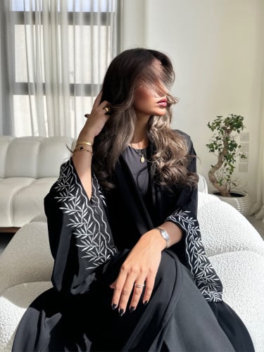 اماراتي - تطريز ابيض