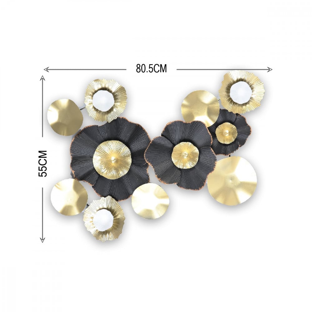 ديكور جداري معدني بتصميم ورود جميلة