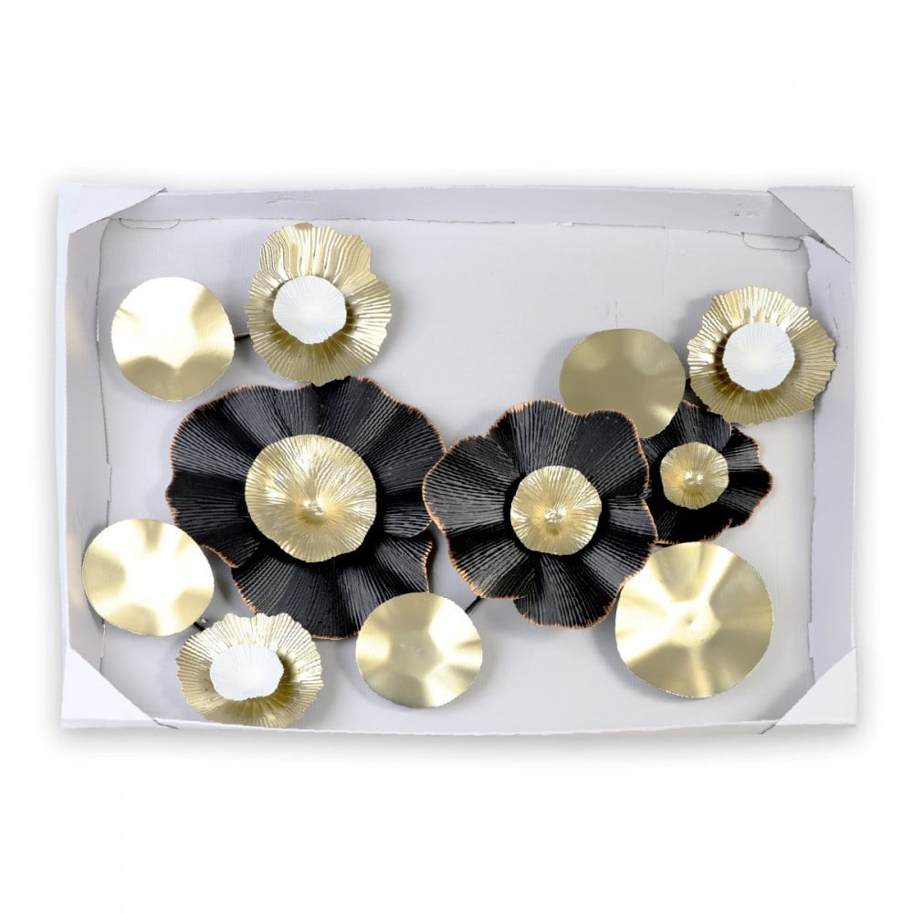 ديكور جداري معدني بتصميم ورود جميلة