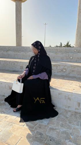 (12) عباية سوداء قصة كيب مع طرحة لينن مطرزة