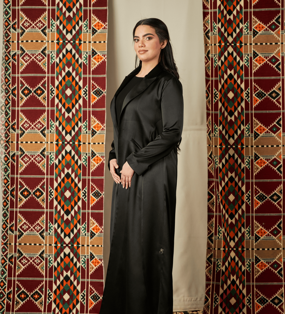 عباية تفته سوداء  بجيوب وياقة عباية تفته سوداء  بجيوب وياقة