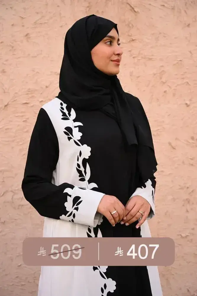 عباية كريب سوداء بتطريز ابليكه مفرغ