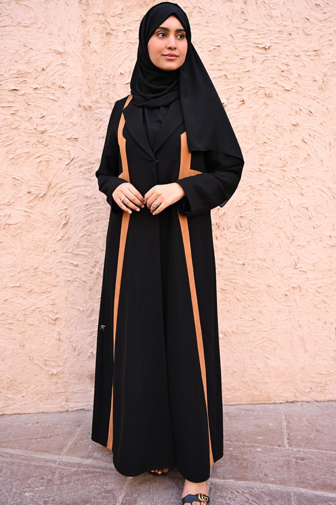 عباية بليزر سوداء بتفاصيل جملية أنيقة