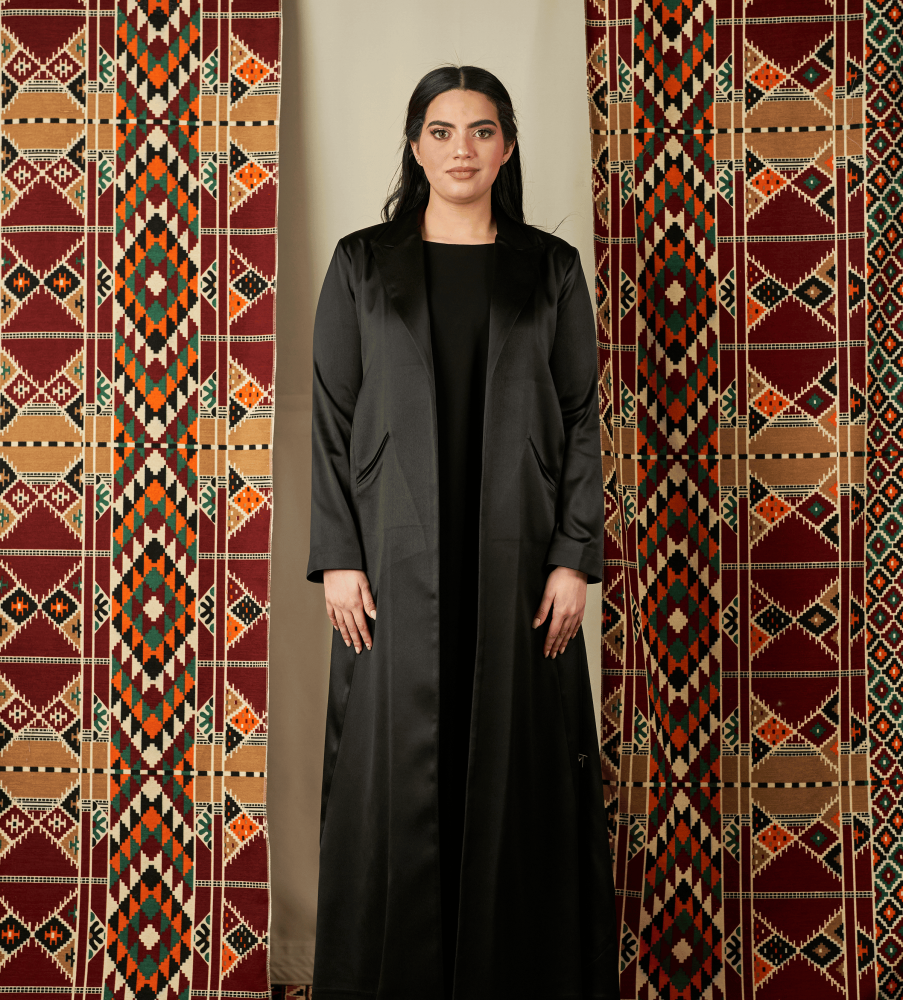 عباية تفته سوداء  بجيوب وياقة عباية تفته سوداء  بجيوب وياقة