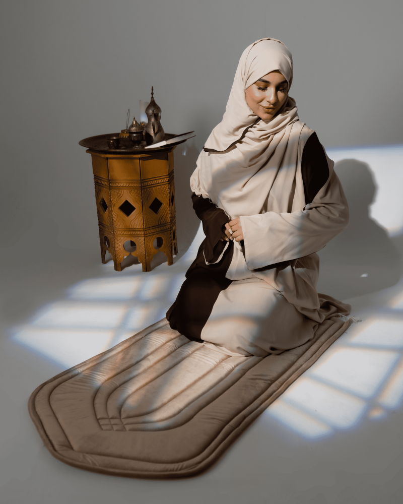 سجادة صلاة باللون البيج-شمواه