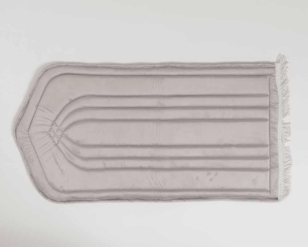 سجادة صلاة باللون الفضي-شمواه