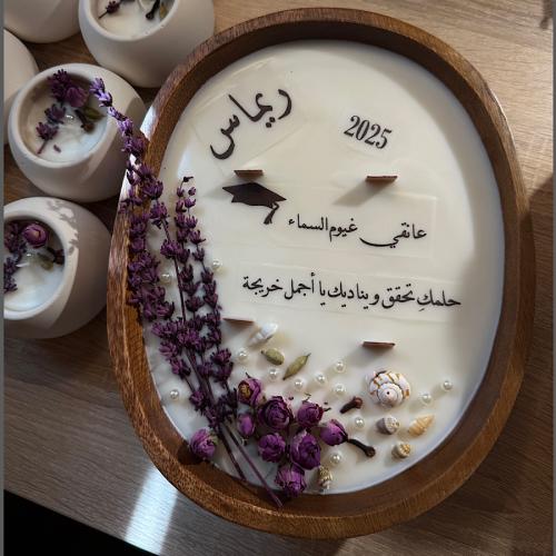شمعة خشبية كبيرة
