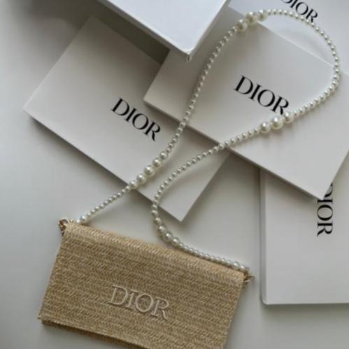 شنطة Dior ب ستراب لولو ( شامل البوكس )