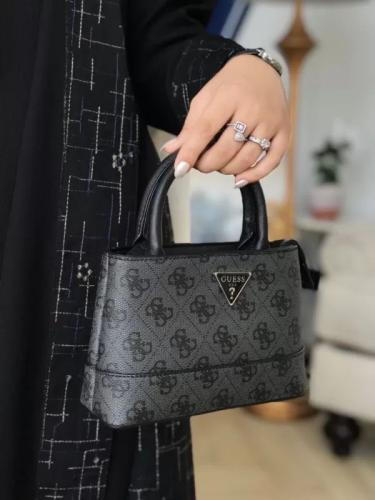 شنطه جيس | Guess