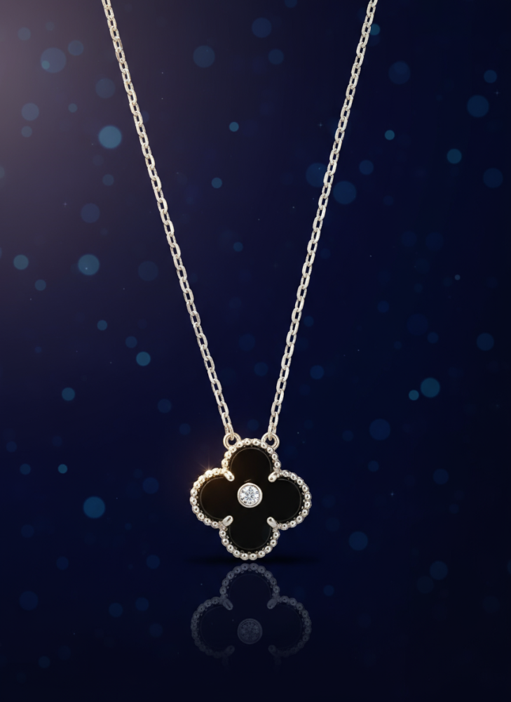 قلادة فضي بأناقة الأسود – لمسة من الرقي والجاذبية