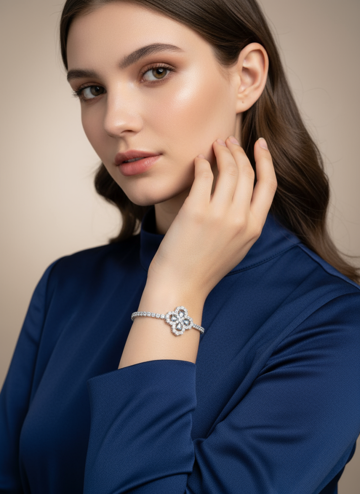 "سوار التنس الفضي مع قلادة الزهرة الزرقاء – بريق يخطف الأنظار"