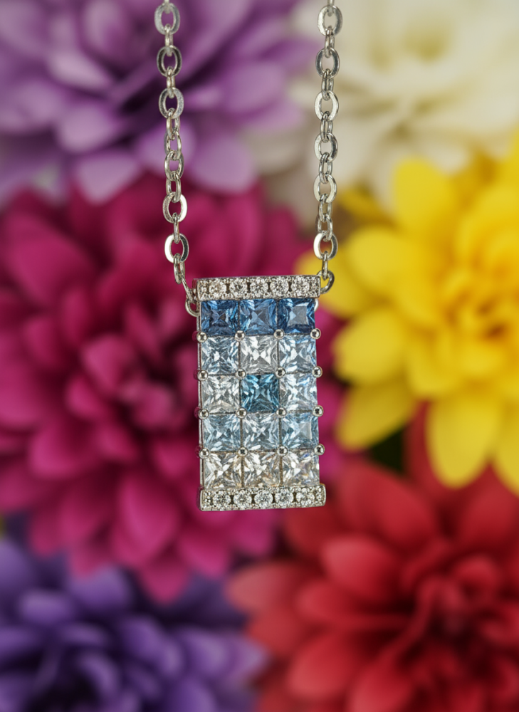 قلادة فضي متدرج اللون بأحجار الزركون – لمسة أنيقة من التدرج اللوني